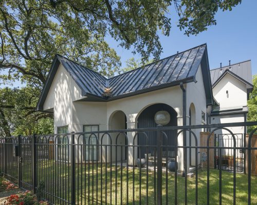 Gentry-Photo-Outside.jpg